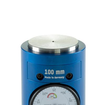 Levereras inkl. nollställningsanordning i träfodral med serienummer och Werks certifikat